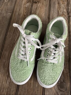 Vans sneakers mint Green Textured  terry cloth White Laces women’s like new 8